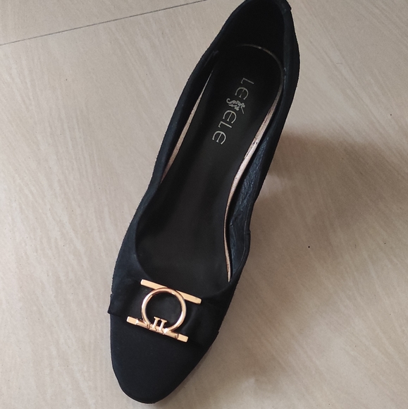 Black imported Block Heel - Picture 6 of 10